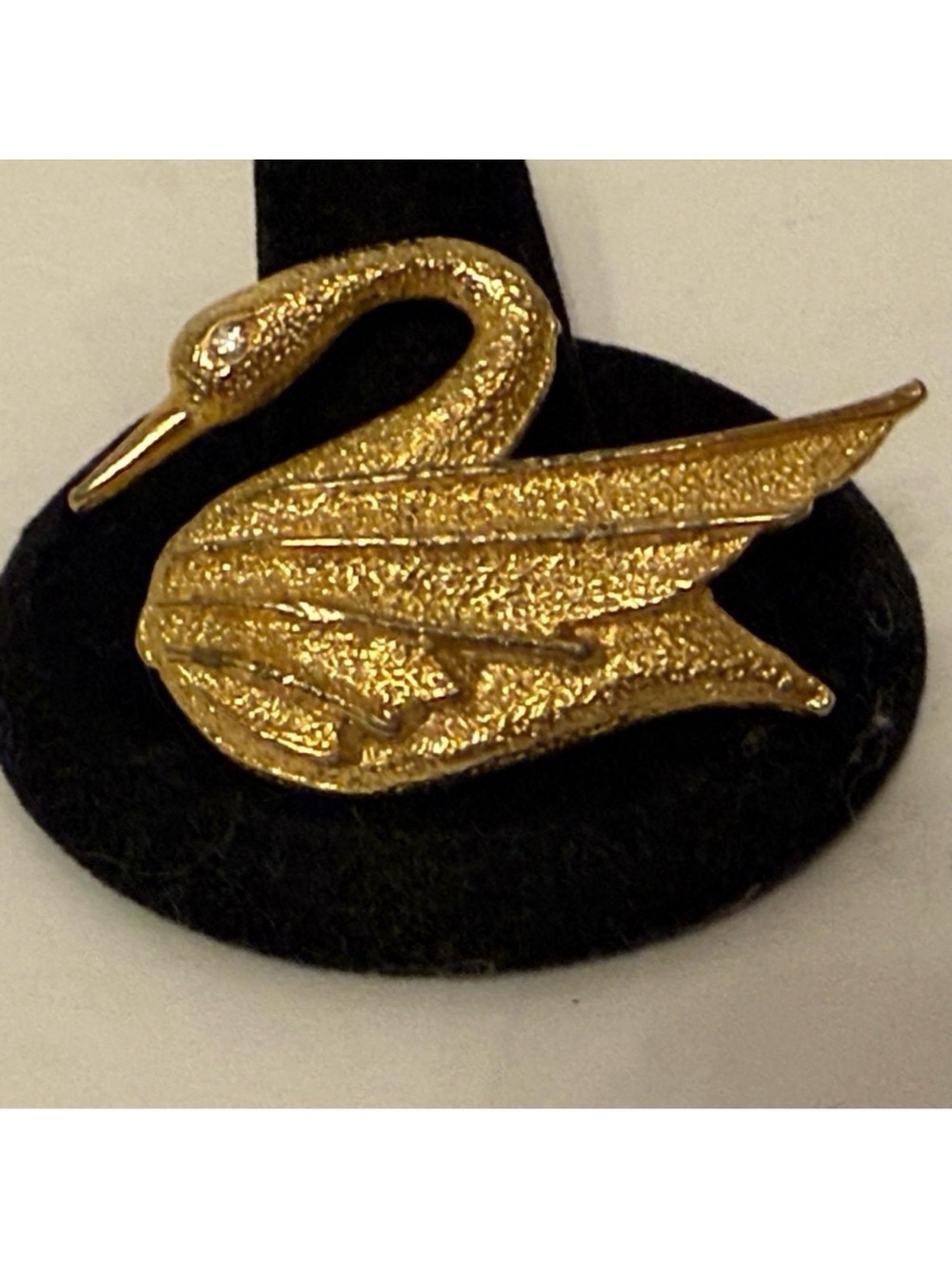 VINTAGE DFA SIGNED BROOCH GOLD TONE SWAN RHINESTONE EYE